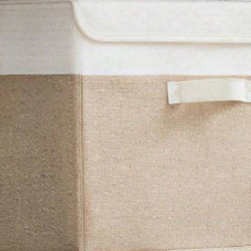 สีขาวน้ำนม