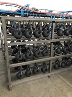 Kettlebells en fonte robustes de 4 à 48 kg – Équipement d'entraînement de résistance adapté aux séances de sport en salle de sport commerciale.