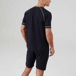 Conjunto de Camiseta y Pantalones Cortos Unisex de Estilo Urbano con Pedrería y Estampado DTG, Color Negro Lavado, Personalizado y de Alta Calidad para Hombre - Product Image 3