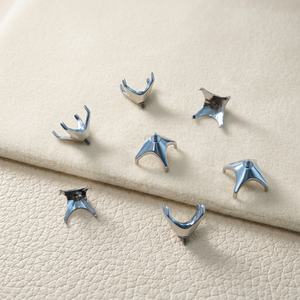 Base de titanio F136 con engaste de cuatro garras y bisel de cuatro puntas, con rosca exterior perforada, para circonita 5A, chapado en oro, para joyería de piercing DIY - Product Image 1