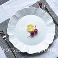 Assiettes de présentation élégantes en plastique blanc pour mariage, banquet, fête, avec bordure florale ondulée
