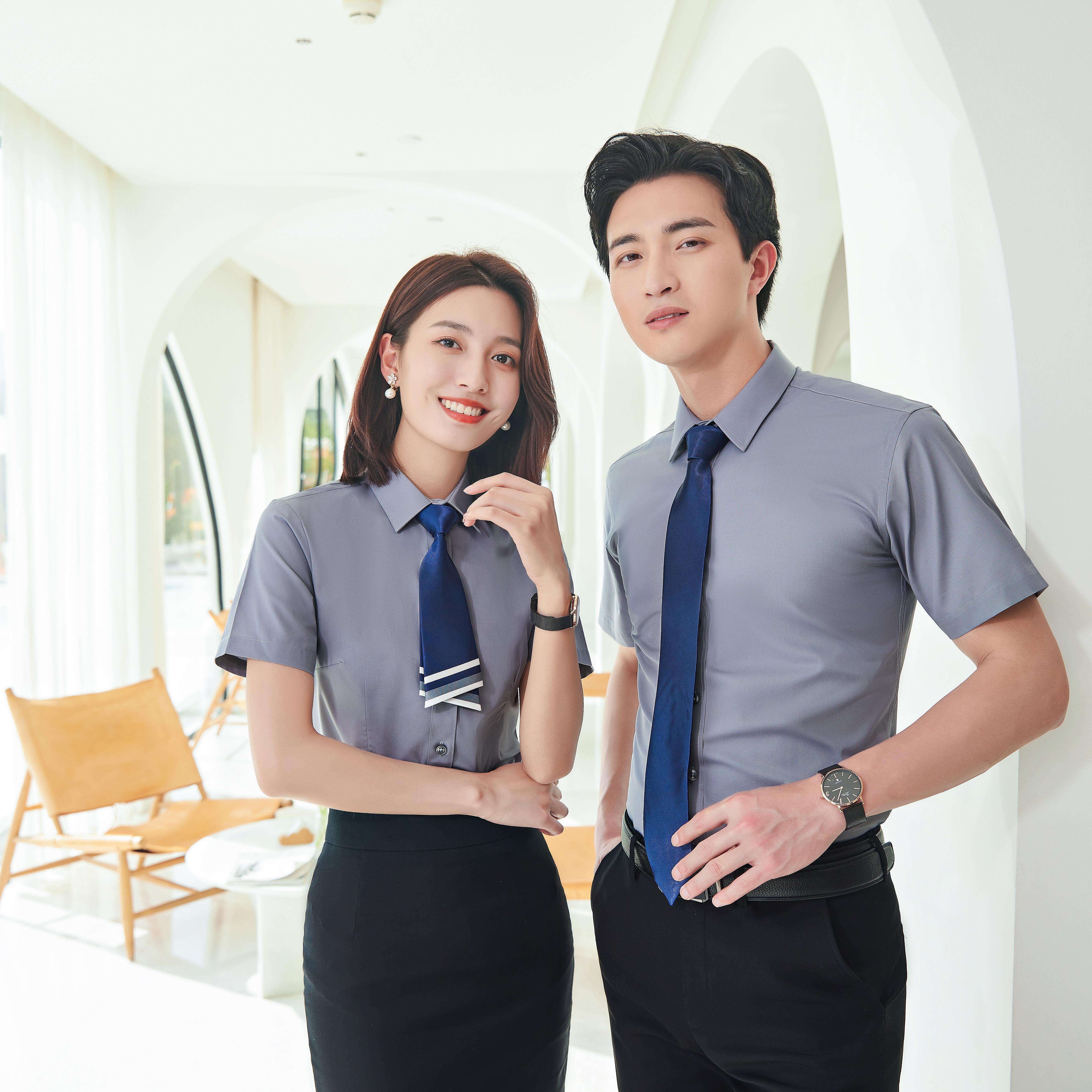 แขนสั้นสีเทา