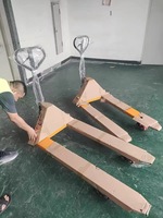 Jack manuel portatif de palette de chariot élévateur de ciseaux camion de main de 2/3/5 tonnes pour transporter des marchandises