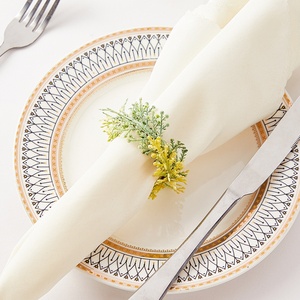 Anneaux de serviette en acier inoxydable faits à la main, écologiques, design créatif en forme de feuille de houx, classique, pour la mise en place de table d'hôtel, fête, vacances, nouveauté - Product Image 1