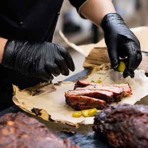 Guantes de Nitrilo y Vinilo sin Polvo de Uso Industrial y de Cocina de 4, 6, 7 y 8 Milésimas de Pulgada con Textura de Diamante en Negro, Azul, Rosa y Púrpura, Caja de 100 - Product Image 6