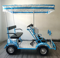 El vehículo de cuatro ruedas con asiento para dos personas es adecuado para el autobús turístico panorámico de la calle peatonal Park Square.