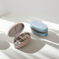 Boîte à bijoux en velours miniature ovale avec logo personnalisé, étui de rangement portable pour bagues et boucles d'oreilles, petite boîte à fermeture éclair pour femmes et filles, cadeau