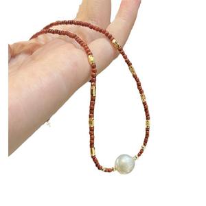 Collier de clavicule en perles baroques rouges du sud de style chinois de Zhizhen Jewelry, élégant, exquis, fin, perlé, pour la peau - Product Image 4