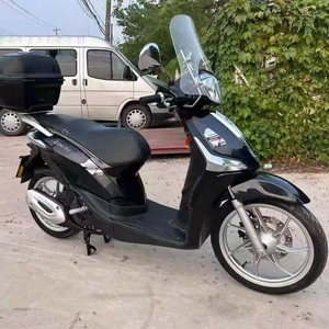 Scooter a Gas <span class=keywords><strong>Piaggio</strong></span> <span class=keywords><strong>Liberty</strong></span> 150S con Motore a Tre Valvole I-get, Freno a Disco Anteriore ABS, Certificazione Euro4, Parabrezza e Vano Portaoggetti Posteriore - Product Image 1