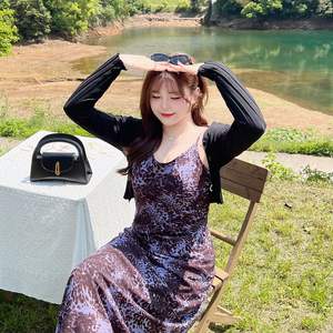 เสื้อคลุมกันแดดไซส์ใหญ่ คอวี ผ้าไหมน้ำแข็ง ยืดหยุ่นได้ ชุดลำลองสำหรับผู้หญิง สีขาวและสีดำ N8439 - Product Image 2