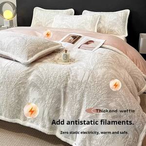 طقم لحاف زفاف فاخر من سبع قطع، منسوج بتقنية الجاكار ثلاثية الأبعاد، مقاوم للماء، بكثافة 300 خيط - Product Image 2