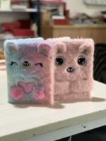 Vente en gros de cahiers brodés en peluche de haute qualité personnalisés pour étudiants Collection de cahiers à motifs mignons