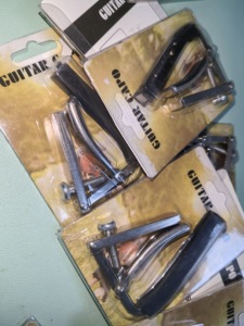 Capo personnalisé avec logo pour guitare électrique et acoustique, instruments à <span class=keywords><strong>cordes</strong></span> en fer, design classique, <span class=keywords><strong>basse</strong></span>, ukulélé, matériau métallique - Product Image 5