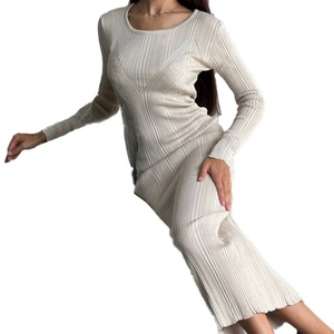 เดรสยาวผู้หญิงคุณภาพสูงแบบขายส่ง รับผลิตตามสั่ง (OEM) ดีไซน์เรียบหรู สีพื้น ผ้าถัก ทรงเข้ารูป แขนยาว - Product Image 4