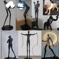 Populaire Sculpture Lumineuse Sur Pied Créative Moderne Corps Noir en Résine Tenue de Boules Lampadaire LED pour Décoration de Salon