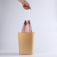 Sacs poubelles jetables en PEHD à poignées et soufflets latéraux gaufrés, vente en gros pour l'entretien des hôtels et des bureaux