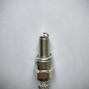 شمعات إشعال NGK أصلية لقطع غيار الدراجات النارية والمركبات 3521 CR9EIX لمحركات سوزوكي متوافقة مع CR9E /IU27، رقم القطعة الأصلية 9900079A37U7E - Product Image 5