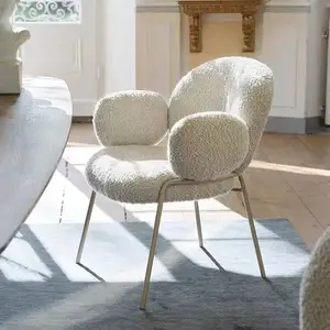 Italienischer einfacher Stil weiße Lammwolle Lounge-Sessel langlebiger Freizeitsessel mit leichter Luxus-Sherpa-Veredelung für den Restorangebrauch