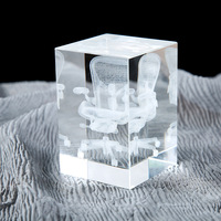 Klarer Bergkristall-Souvenir 3D Laser-Gravierte Individualisierte Anime-Charakter Film- und Spiel-Themen-Figur Hochzeit Geburtstag