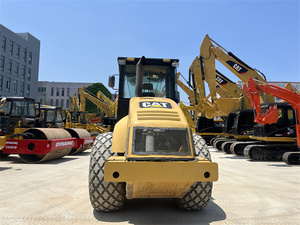 Compacteur vibrant d'occasion CS-683E pour travaux routiers et de fondation - Product Image 6