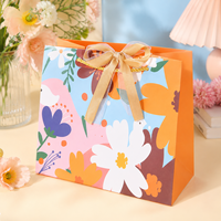 Sac en papier d'art recyclable de luxe avec fermeture magnétique, poignées en coton et ruban, impression offset personnalisée pour l'emballage de chaussures et de vêtements