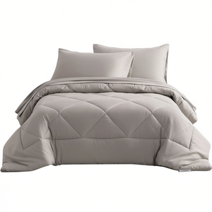 Juego de Edredón de Microfibra para Toda Temporada en Gris Humo Suave, Tamaños Individual/Queen/King, Incluye Sábanas y Fundas de Almohada, Ropa de Cama Premium - Product Image 1