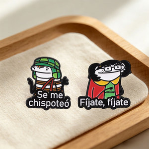 Dos estilos de broche de esmalte con personaje de dibujos animados latino, divertido, con diseño de eslogan local español, figura simple dibujada a mano, para decoración de mochila - Product Image 4