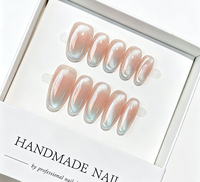 Faux ongles minimalistes ovales nude à presser, effet irisé aurore miroir scintillant