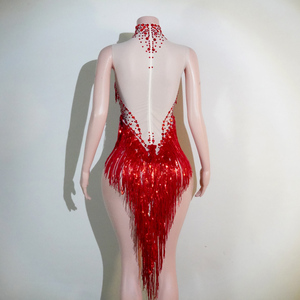 Combinaison de danse latine rouge rubis en spandex/polyester avec franges de strass lourds pour performance de scène de carnaval de Samba - Product Image 3