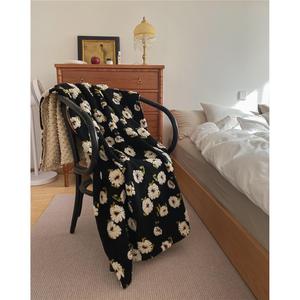 Manta de Lana Afelpada Negra con Diseño Floral Rectangular, Gruesa, para Uso Doméstico, Tamaño Individual, Material de Cachemira - Product Image 1