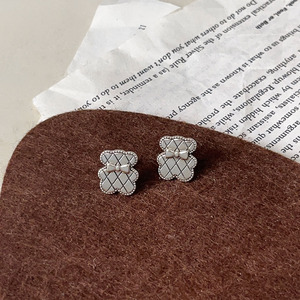 Pendientes de plata de ley S925 con forma de oso y lazo para mujer, joyería minimalista con diseño de animales del zodiaco para uso diario - Product Image 2
