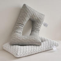 Oreiller cervical ergonomique avec protection des oreilles pour dormeurs latéraux 36x60x10cm, rembourrage 100% fibre de polyester, anti-bactérien