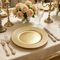 Assiettes de présentation modernes dorées Wojia 13 pouces, bord texturé géométrique, en plastique thermolaqué pour la restauration et la décoration de table de fête