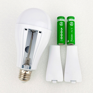 Ampoule LED d'urgence E27 de haute qualité, rechargeable <span class=keywords><strong>avec</strong></span> batterie au lithium AA pour une utilisation résidentielle en extérieur - Product Image 2