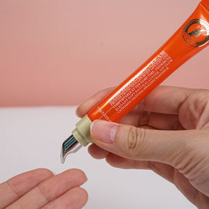 Logotipo personalizado 3ml 5ml 6ml 8ml 10ml Tubos de brillo de labios de plástico de colores Envase de bálsamo labial vacío para rubor Cosméticos Crema de lápiz labial - Product Image 1