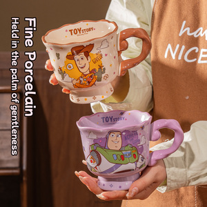 Vaso Infantil de Cerámica de 350 ml de <span class=keywords><strong>Disney</strong></span> Toy Story, Taza Linda con Asa y Caja de Regalo para Regalos y Uso Doméstico - Product Image 3