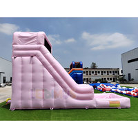 Toboggan aquatique gonflable rose pastel avec piscine à jets d'eau, grand toboggan aquatique gonflable commercial pour jeux aquatiques en plein air dans la cour