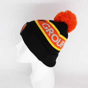Gorro de Invierno con Borlas y Rayas Jacquard para Marca Corporativa, Ideal para Uniformes Industriales y Ropa de Trabajo - Product Image 4