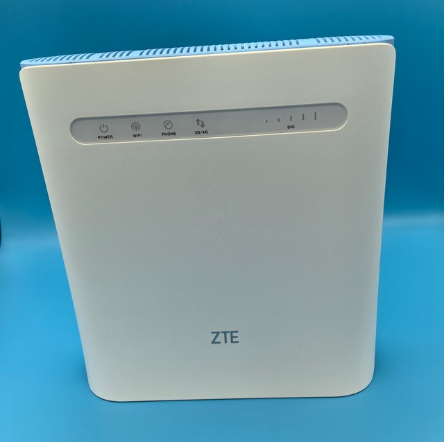 Unlocked ZTE MF286D CAT 12 600mbps 4G+/LTE Home/Office Router (White). 2 X RJ11 Tel Ports. 2 X External Antenna