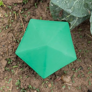 Trampa para Caracoles de Plástico Rectangular de 14cm X 14cm X 11cm para Control de Plagas en el Jardín - Product Image 2