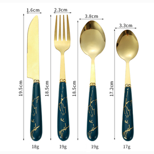 24-teiliges Besteckset aus Lebensmittelechtem Kunststoff und Edelstahl mit Ständer in Geschenkbox für Hotel und Restaurant, Steakmesser-Besteckgarnitur - Product Image 2