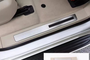Maictop Accessoires de décoration automobile Kit d'intérieur <span class=keywords><strong>Barre</strong></span> lumineuse de <span class=keywords><strong>seuil</strong></span> de <span class=keywords><strong>porte</strong></span> pour Toyota Land Cruiser 300 Marchepieds - Product Image 6