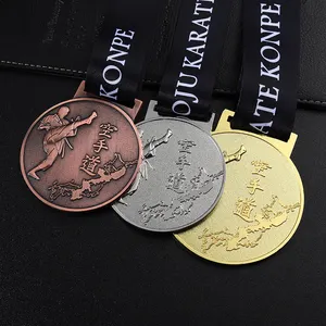 Futebol prêmio personalizado metal zinco liga 3D ouro tira bronze esportes futebol basquete maratona corrida medalha com fita