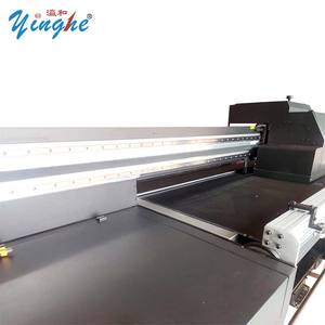 Impresora UV Plana Híbrida Multifuncional Yinghe 1801 Tipo Banda para Impresión Publicitaria y Procesamiento de Películas Blandas para Cajas de Luz - Product Image 3
