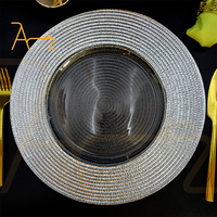 Assiette à dîner de table de luxe 13 pouces décoration de fête événement en gros assiettes de chargeur de mariage en verre clair à bord doré