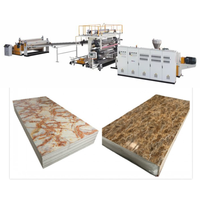 Machine automatique d'extrusion de panneaux de marbre artificiel UV en PVC laminé de 1220mm de largeur 1-4mm d'épaisseur