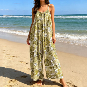 Mono largo de rayón personalizado con estampado playero, estilo resort, cuello halter en V, venta al por mayor de fábrica - Product Image 1