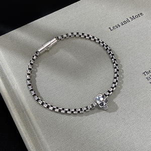 यूरोपीय और अमेरिकी रेट्रो डिजाइन खोपड़ी ब्रैसलेट प्राचीन चांदी स्टेनलेस स्टील चुंबकीय बकल पुरुषों के कंगन - Product Image 4