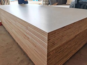 Tablero de Madera Contrachapada de Primera Calidad de 18 mm para Muebles Escolares, Núcleo Sólido de Álamo Laminado E0, Resistente al Agua y al Formaldehído 1 - Product Image 6