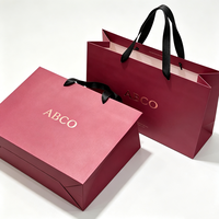Sacs cadeaux en papier de luxe écologiques, recyclables, imperméables, avec ruban et logo personnalisé pour les petites entreprises de vêtements et de chaussures de style européen